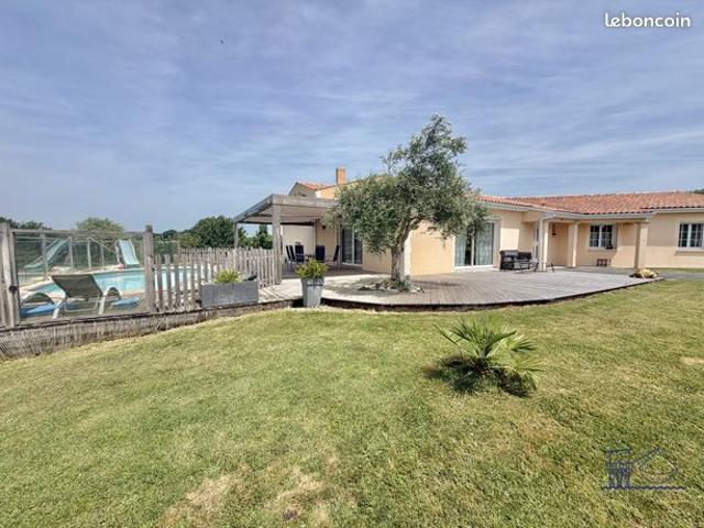 Propriété 8 pièces 231 m²