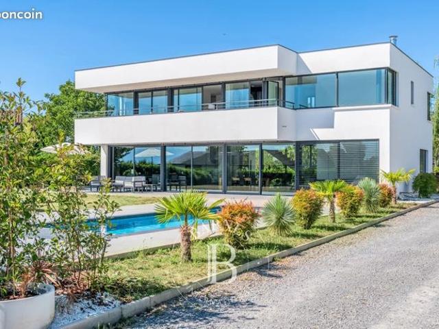 Propriété 8 pièces 231 m²
