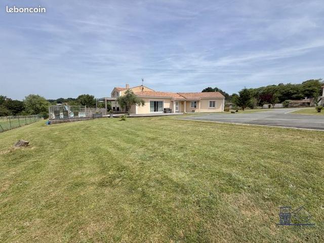Propriété 8 pièces 231 m²