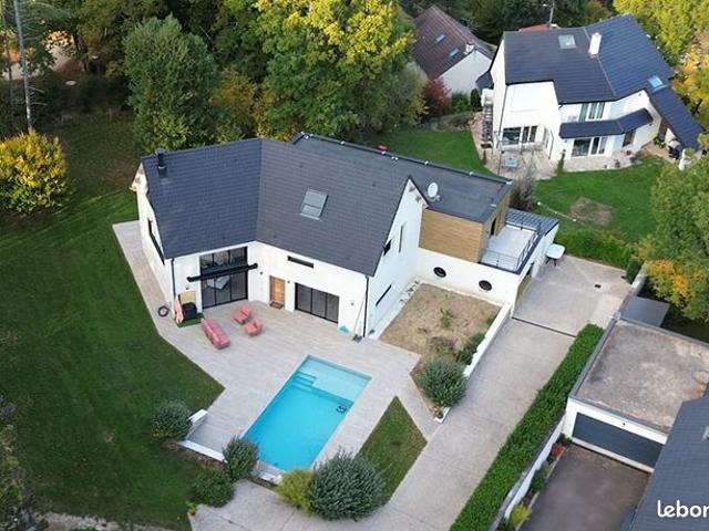 Propriété 8 pièces 231 m²