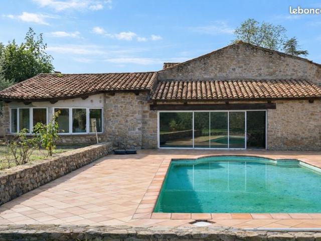 Propriété 8 pièces 231 m²