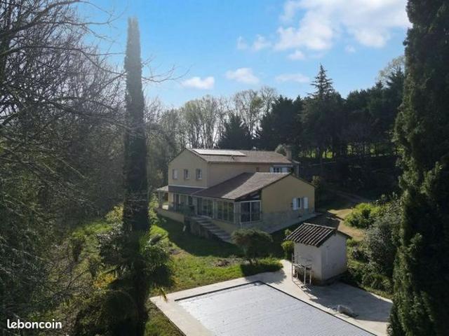 Propriété 8 pièces 232 m²