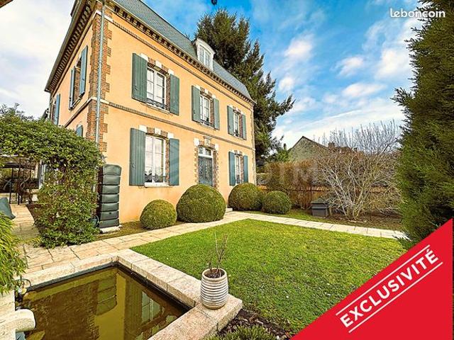 Propriété 8 pièces 232 m²