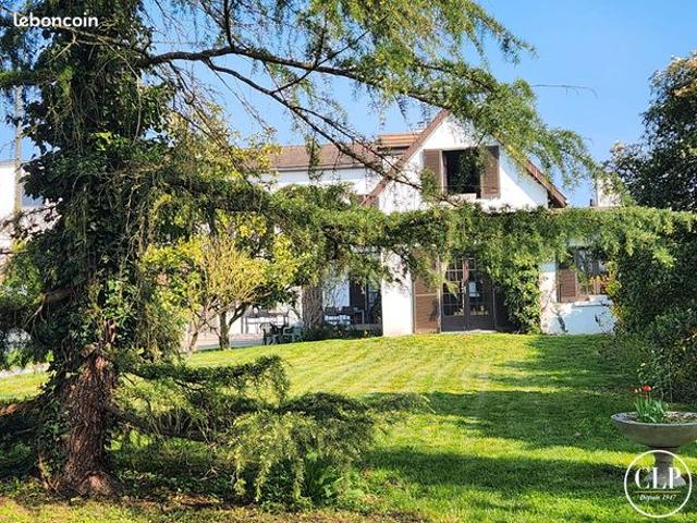 Propriété 8 pièces 233 m²