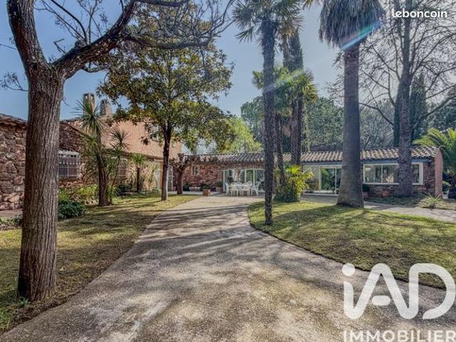 Propriété 8 pièces 233 m²