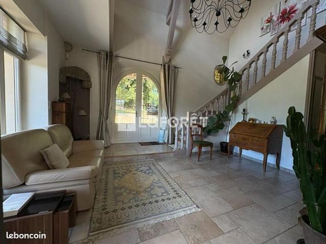 Propriété 8 pièces 233 m²
