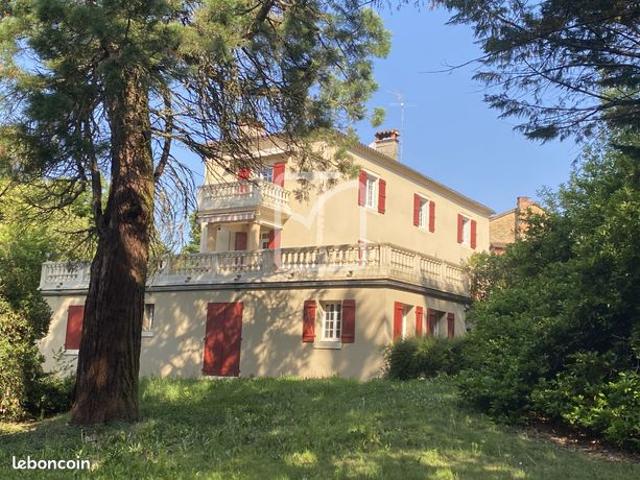 Propriété 8 pièces 233 m²