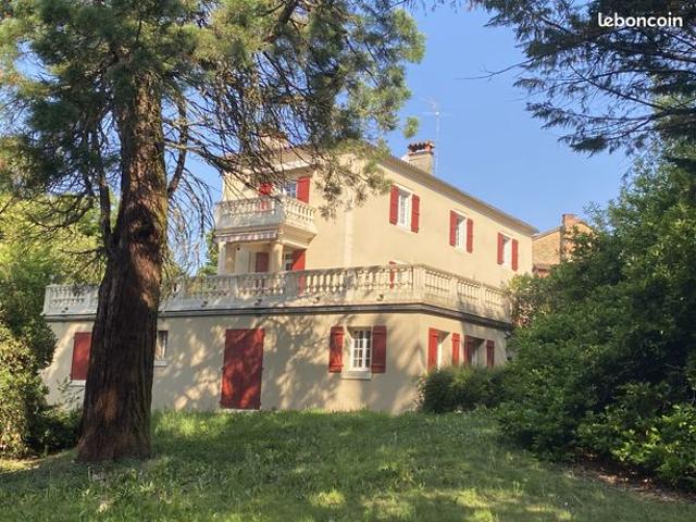 Propriété 8 pièces 233 m²