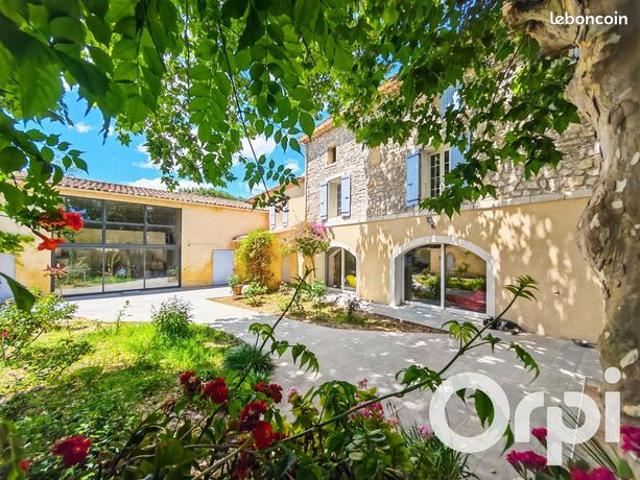 Propriété 8 pièces 233 m²