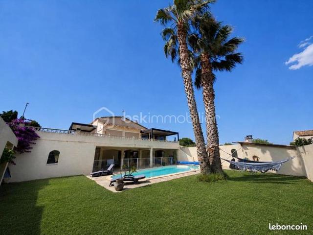 Propriété 8 pièces 233 m²