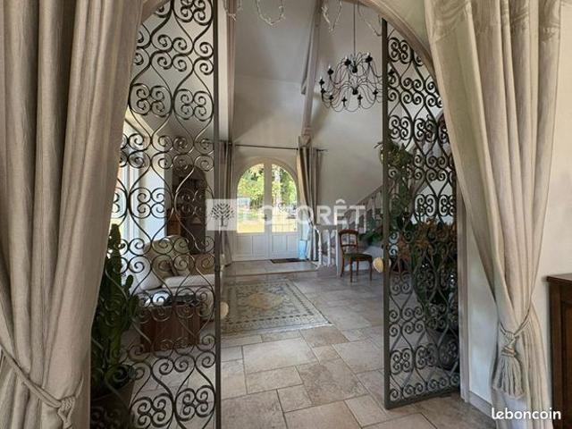 Propriété 8 pièces 233 m²