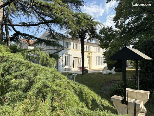Propriété 8 pièces 244 m²