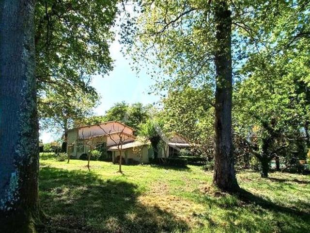 Propriété 8 pièces 244 m²