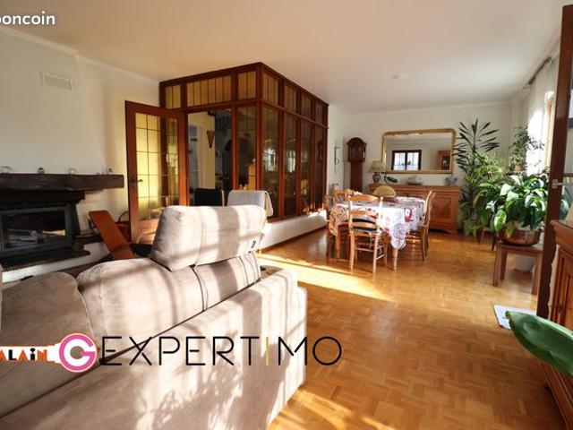 Propriété 8 pièces 244 m²