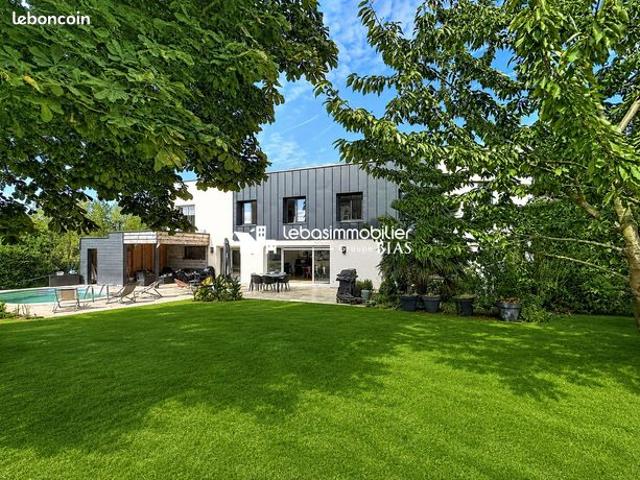 Propriété 8 pièces 246 m²