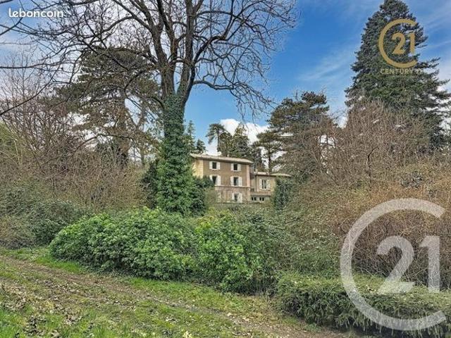 Propriété 8 pièces 246 m²