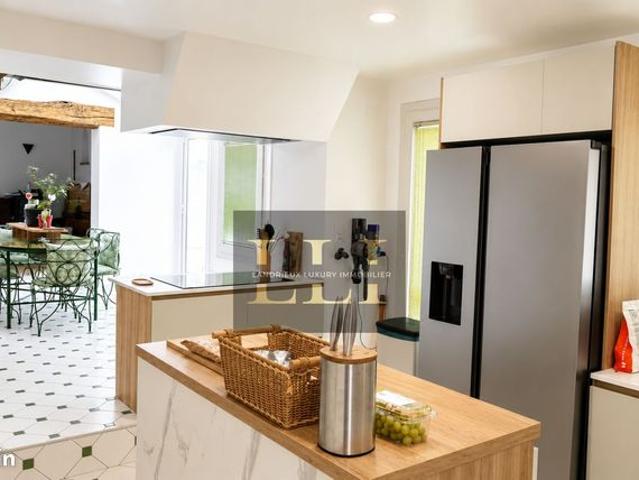 Maison 8 pièces 246 m²