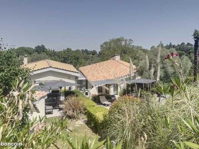 Propriété 8 pièces 247 m²