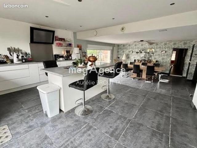 Propriété 8 pièces 247 m²