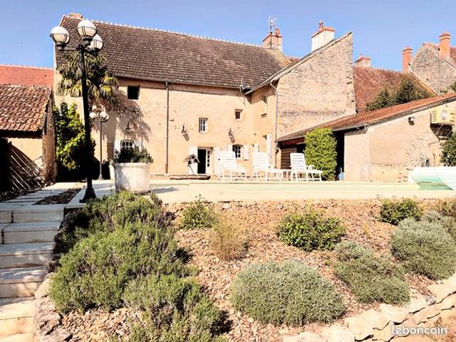Propriété 8 pièces 248 m²