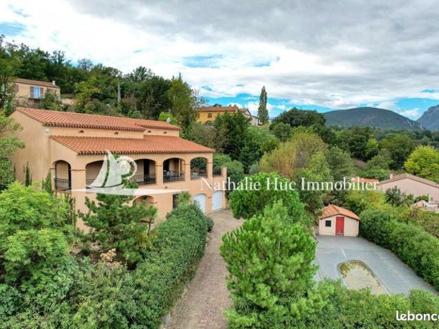 Propriété 8 pièces 248 m²