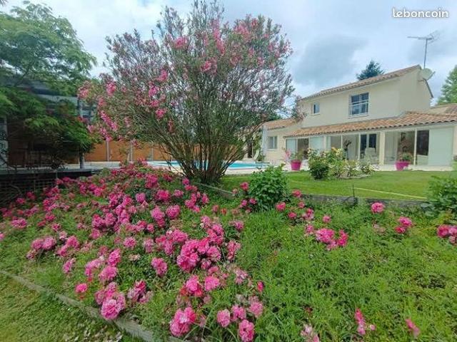 Propriété 8 pièces 248 m²