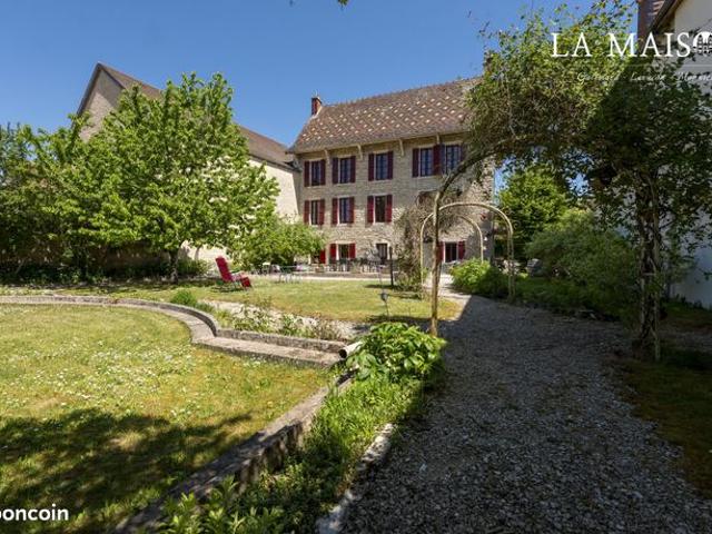 Propriété 8 pièces 249 m²