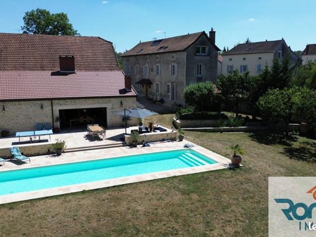 Propriété 8 pièces 240 m²