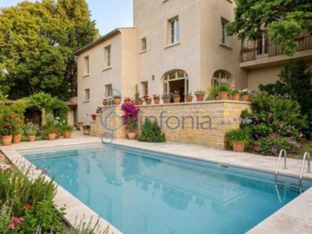 Propriété 8 pièces 240 m²