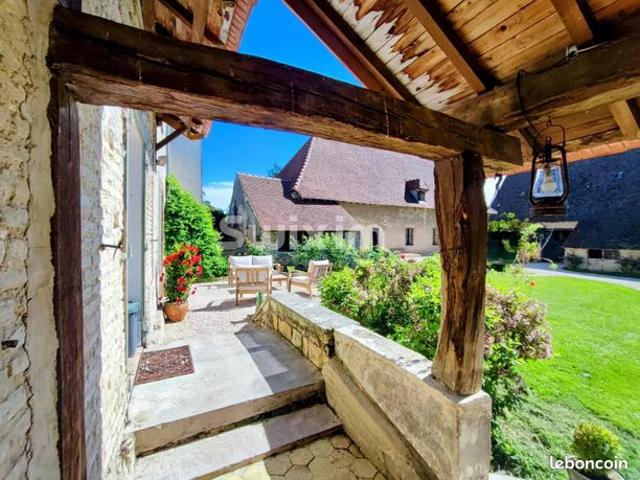Propriété 8 pièces 240 m²