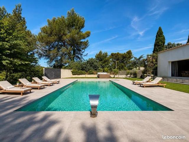 Propriété 8 pièces 240 m²