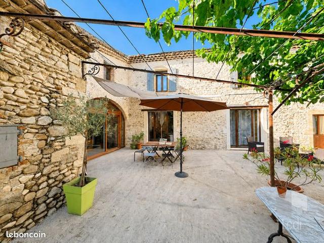 Propriété 8 pièces 240 m²