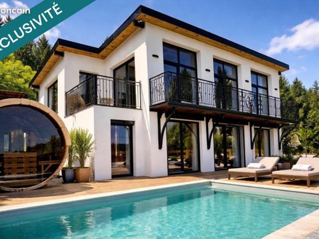 Propriété 8 pièces 240 m²