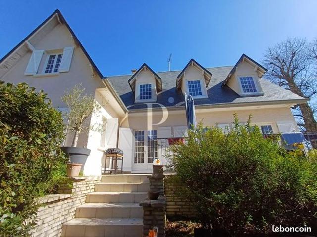 Propriété 8 pièces 240 m²