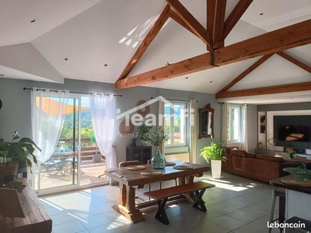 Propriété 8 pièces 240 m²