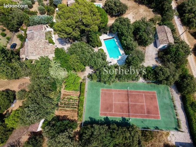 Propriété 8 pièces 240 m²
