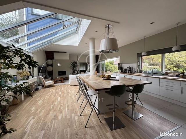 Propriété 8 pièces 240 m²