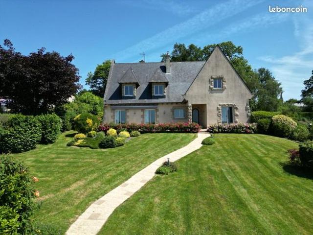 Propriété 8 pièces 240 m²