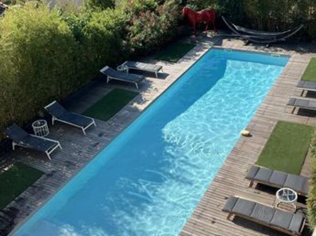 Propriété 8 pièces 240 m²