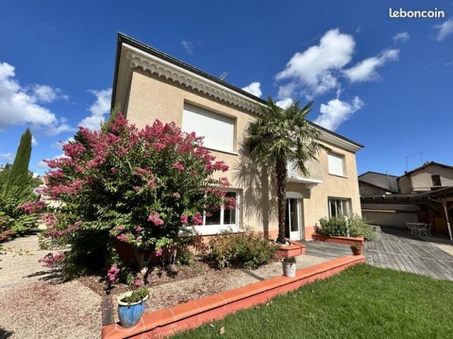 Propriété 8 pièces 240 m²