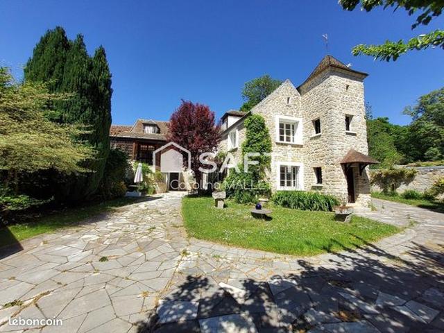 Propriété 8 pièces 241 m²