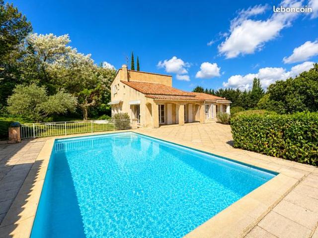 Propriété 8 pièces 241 m²
