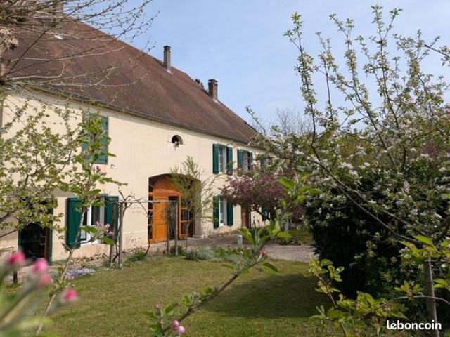 Propriété 8 pièces 241 m²