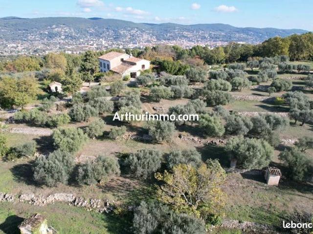 Propriété 8 pièces 241 m²
