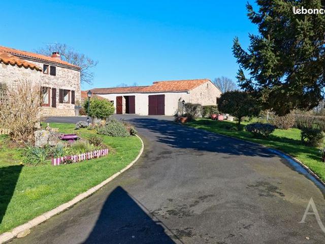 Propriété 8 pièces 241 m²