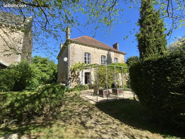 Propriété 8 pièces 242 m²