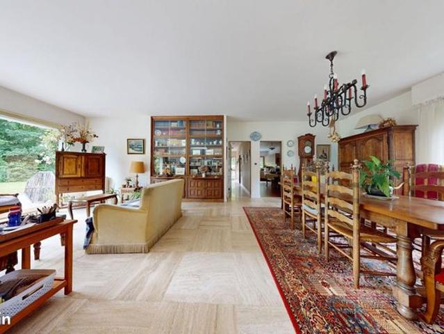 Propriété 8 pièces 242 m²