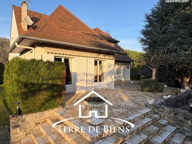 Propriété 8 pièces 243 m²