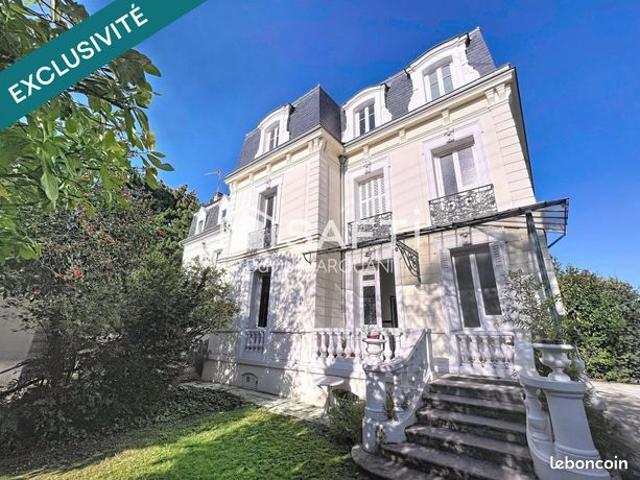 Propriété 8 pièces 243 m²