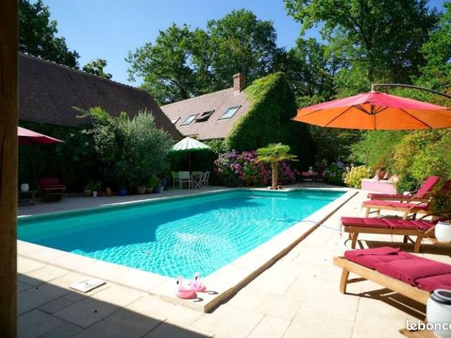 Propriété 8 pièces 243 m²